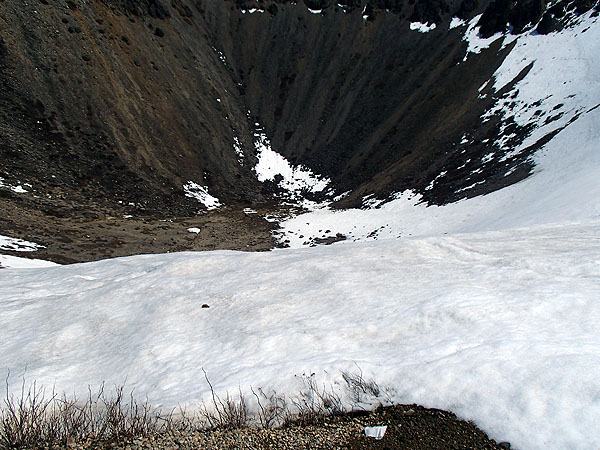吾妻小富士の火口